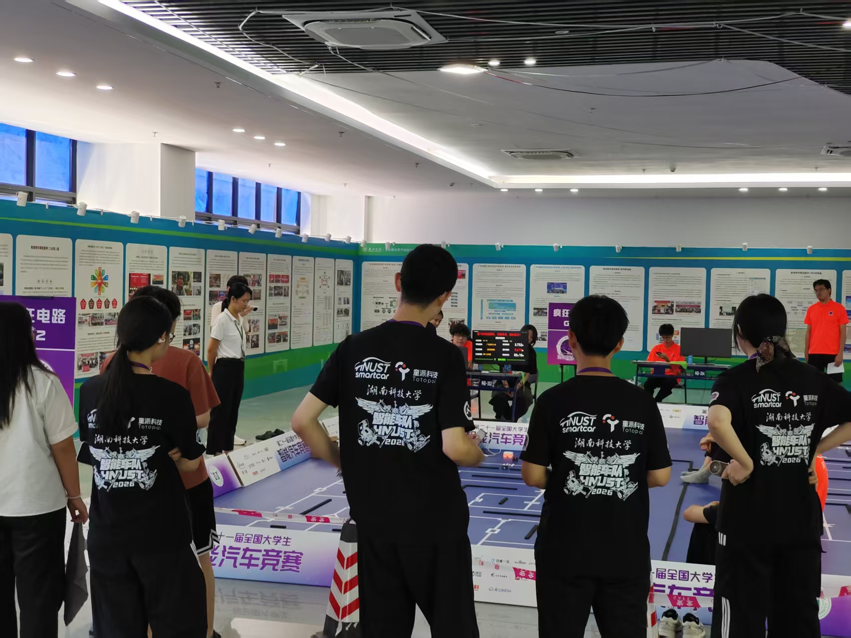 湖南科技大学智能车队活动现场